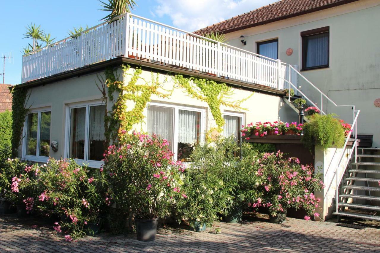 מורביש אם סי Weingut Pension Sommerhof מראה חיצוני תמונה